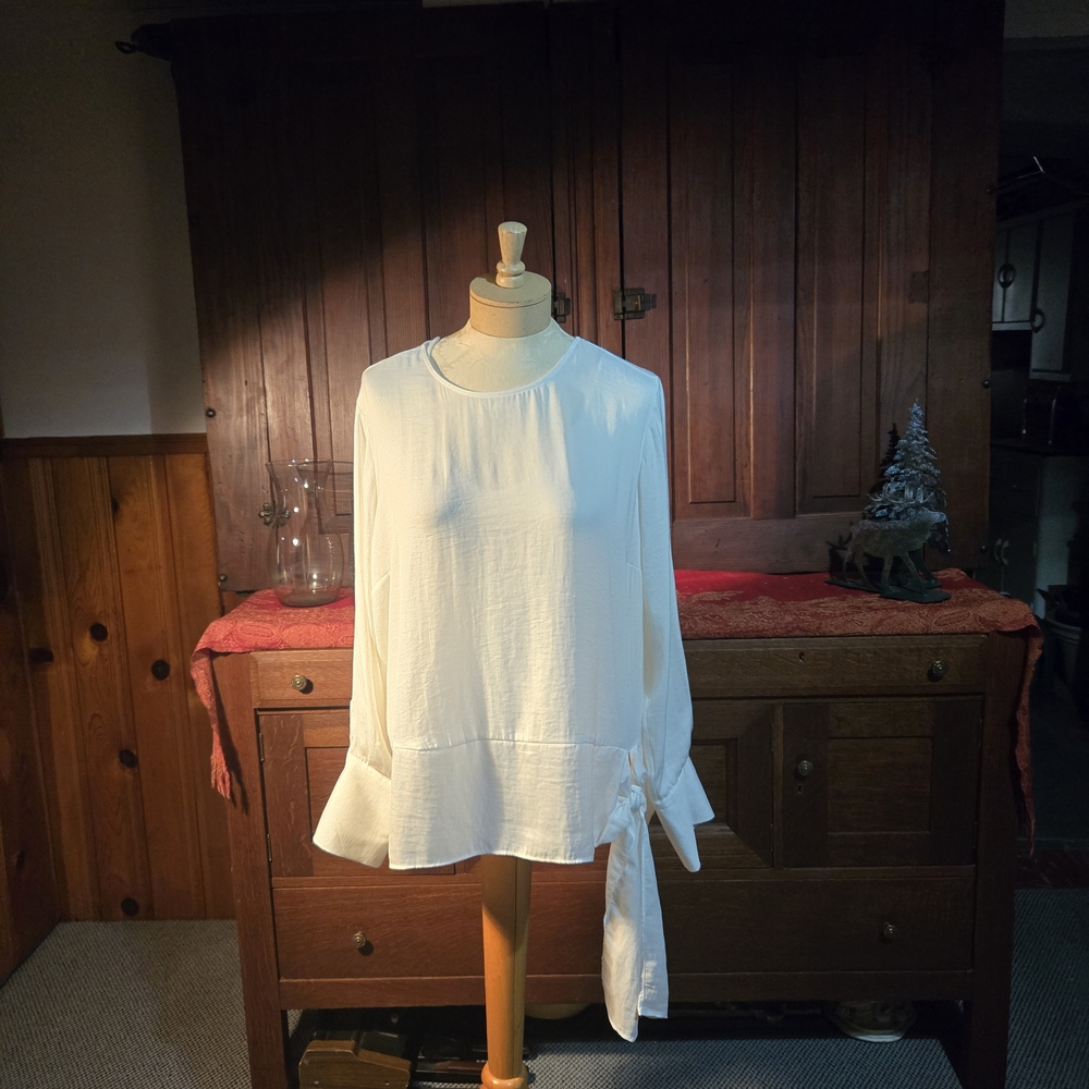 Simply Vera Vera Wang Ivory Blouse with Side Tie 100% Poly